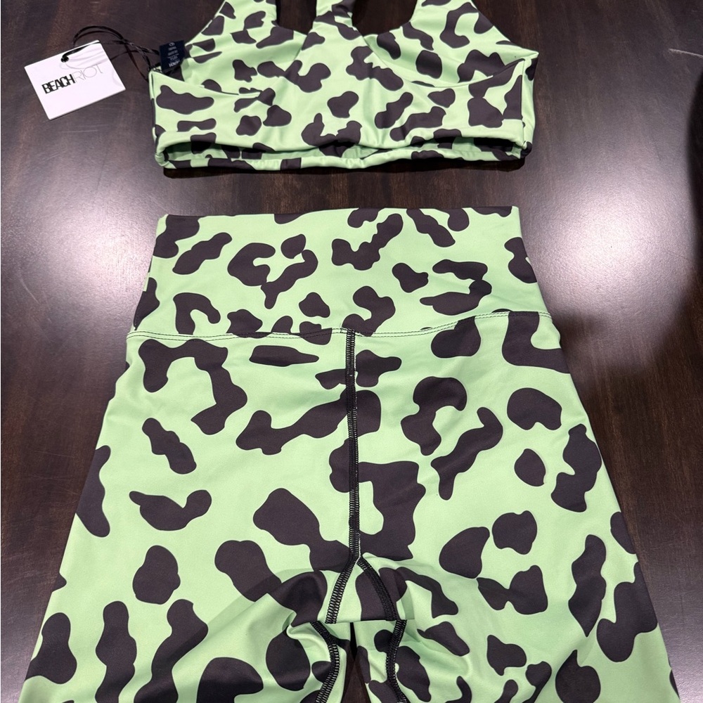 Beach Riot Workout Set, Neon Green Leopard Print -
Sports Bra L & Shorts M. - Picture 3 of 5